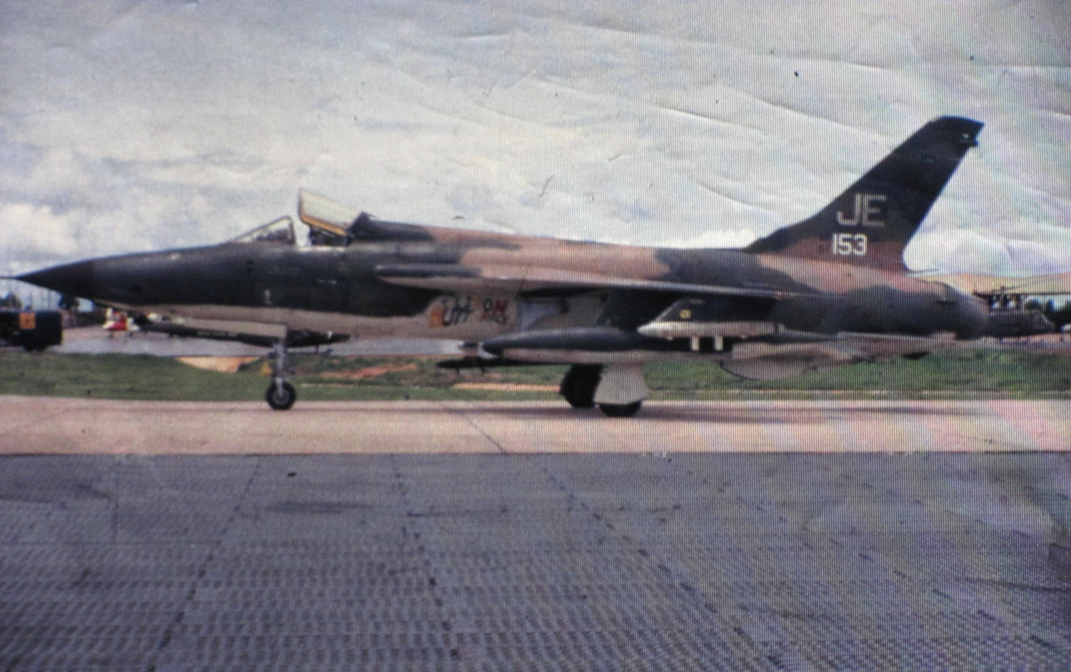 F-105 JE-153